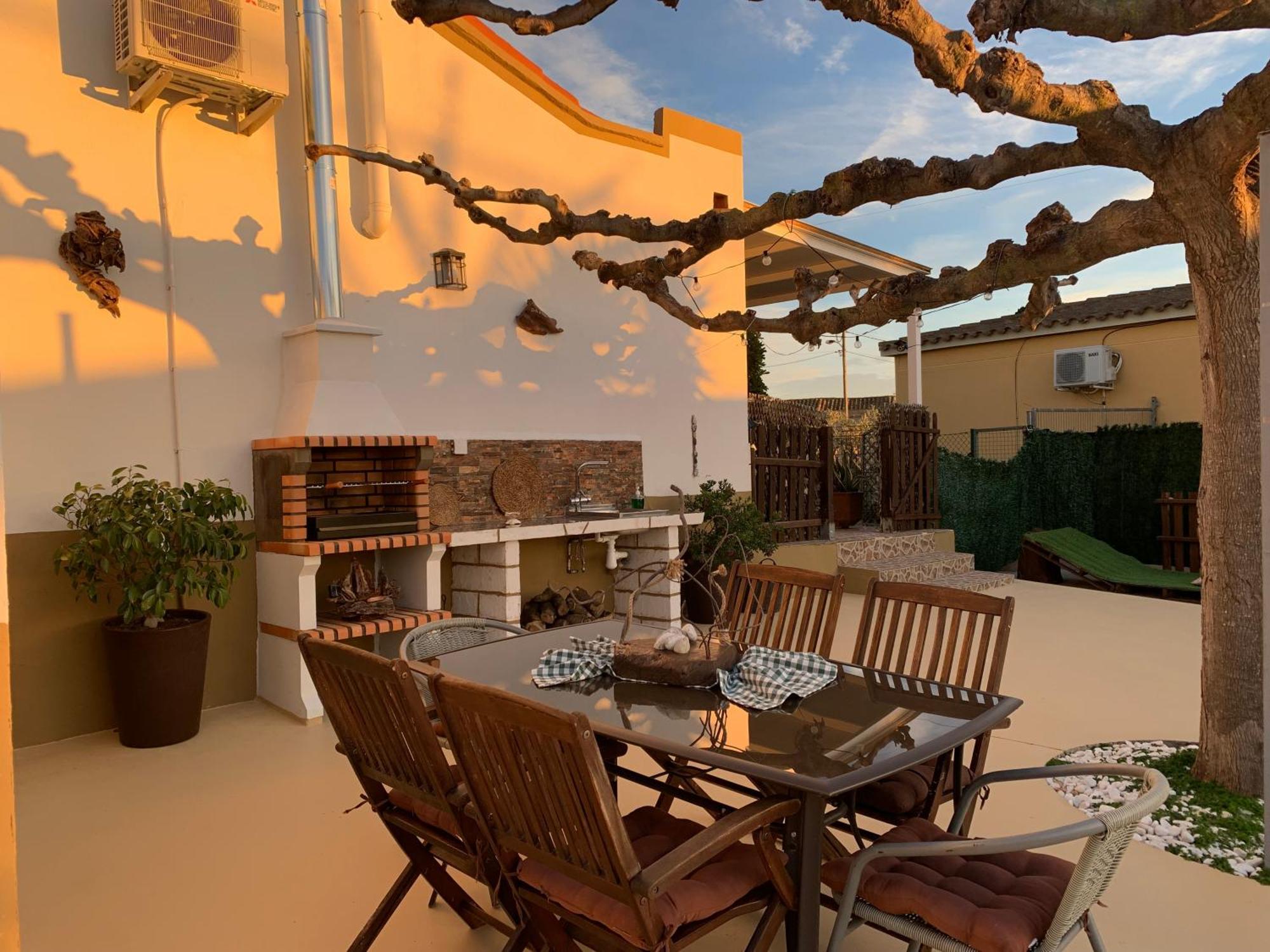 בית הארחה דלטברה 	Casa Enric , Con Zona Infantil, Piscina Y Parking Privado מראה חיצוני תמונה